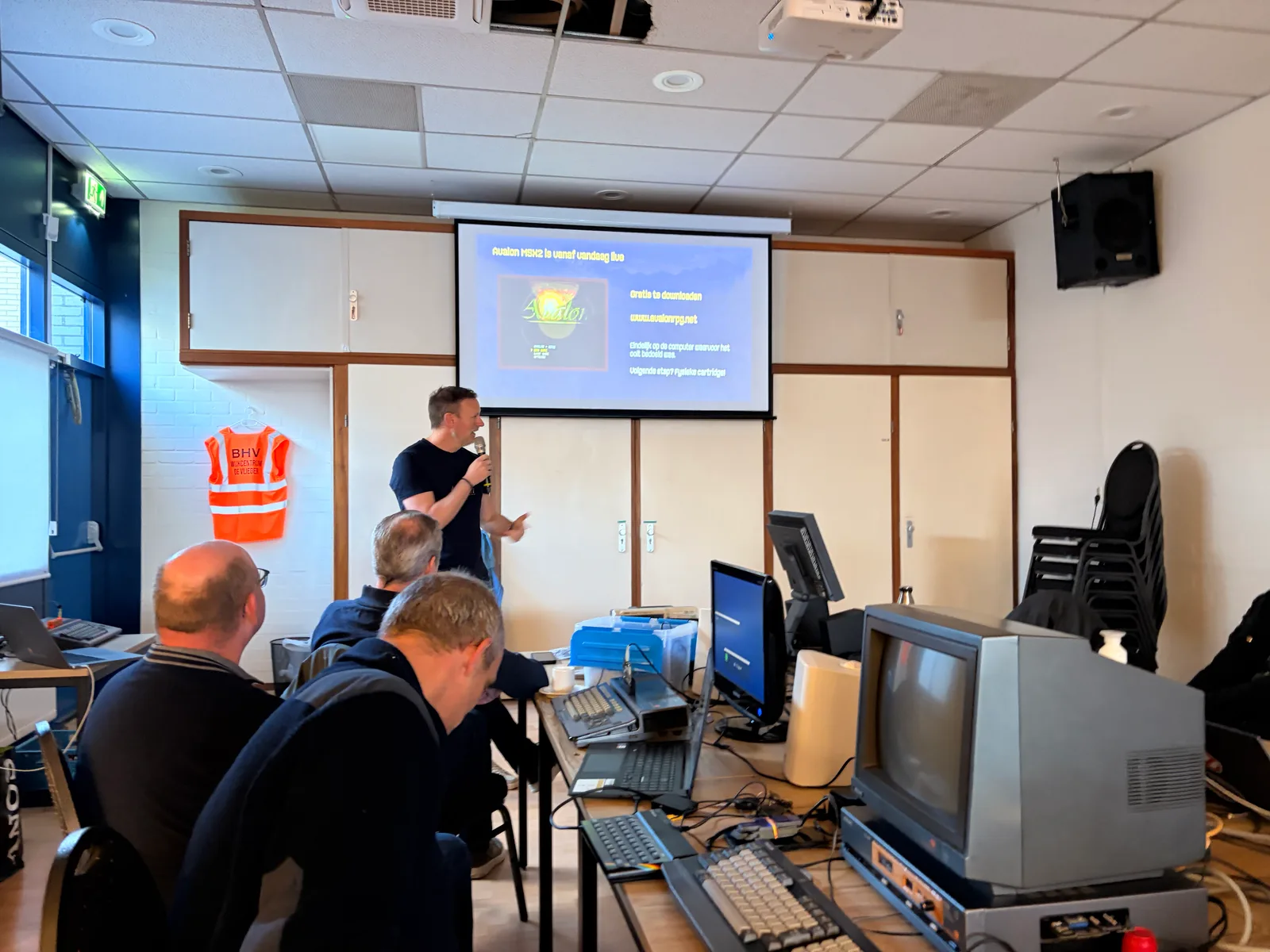 Presentatie van Avalon MSX2, met de aankondiging van de MSX2-versie op het projectiescherm