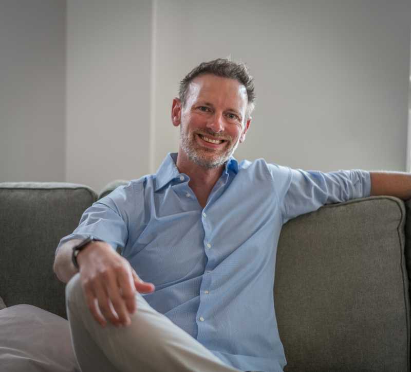 Jeroen Derwort, ontspannen op de bank