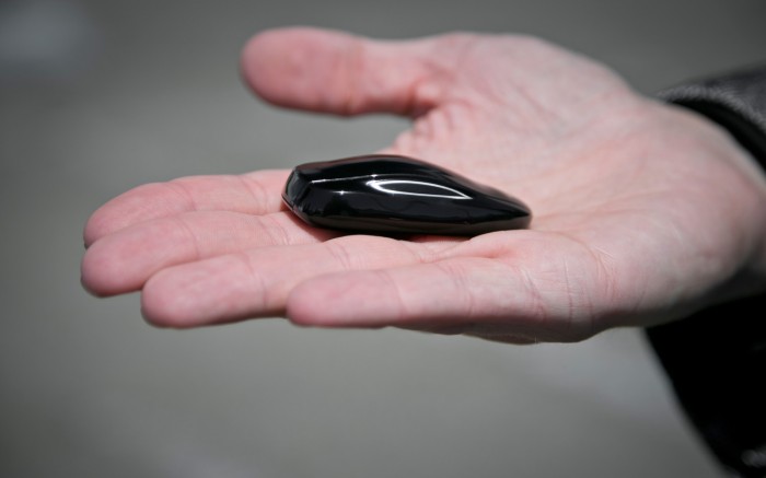 tesla-model-s-key-in-elon-musk-hand