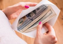 Bellen voor OSM met je mama’s telefoon, enveloppen met geld en wallie wallie Geld in envelop